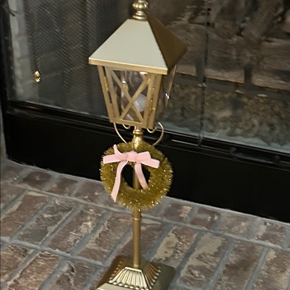 NEW! Vintage Inspired LIGHTED Holiday Street Lamp Lantern Tinsel Wreath - Picture 10 of 13